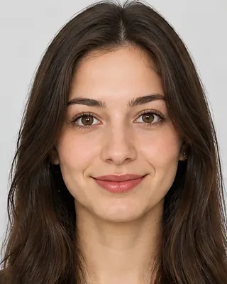 Gülümseyen kadın.